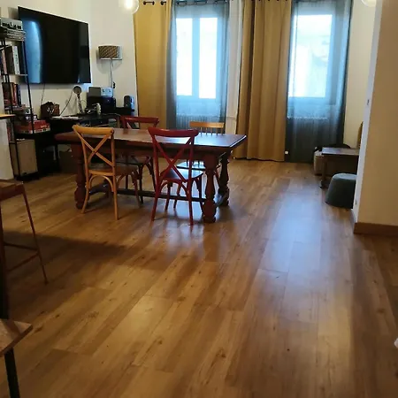 Au Centre De * فالنسيا